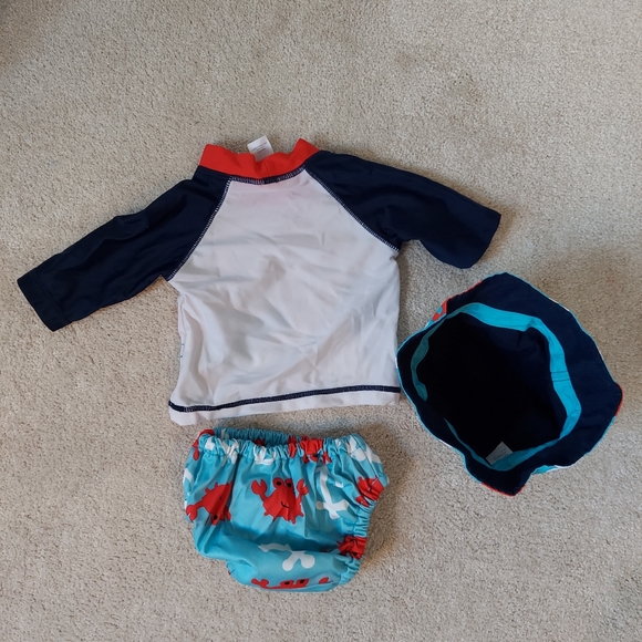 Rash Guard Swim Set with Bucket Hat - Picture 2 of 9